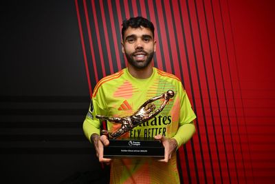 Arsenal: David Raya sets target to join exclusive club after retaining Premier League Golden Glove award