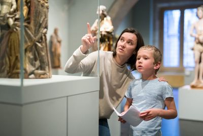 8 Things Your Child Can Learn From Visiting Art Galleries and Museums