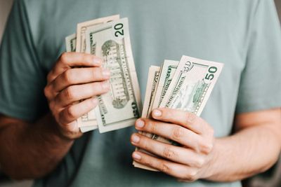 8 Reasons Why Women Are Told to Budget While Men Are Told to Build Wealth