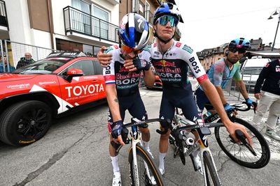 'I'm just happy that I finished' - Primož Roglič suffers time loss on Giro d'Italia stage 15