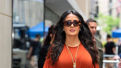 I never would have thought to pair burnt orange with mint green, but Salma Hayek proves it's a winning combination