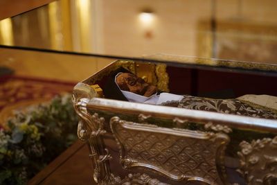 Tens of thousands flock to see corpse of Spanish saint more than 440 years after death