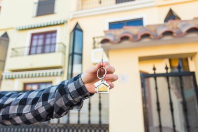 How to Sell and Buy Another Home at the Same Time