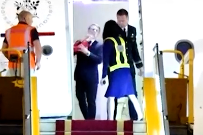French President Macron looks stunned after wife shoves his face in viral caught-on-video ‘squabble’