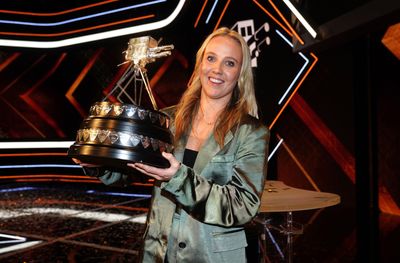 'I kept calling my mum, like, 'I can’t do this'. She’d be at work, having to duck into a supply closet to take my call so she wouldn’t get in trouble. She had to come and see me in London every weekend': Beth Mead opens up on Arsenal anxiety problems