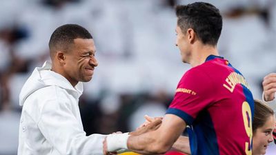 Robert Lewandowski Reacts to Kylian Mbappe Winning Pichichi, Still Makes Barcelona History