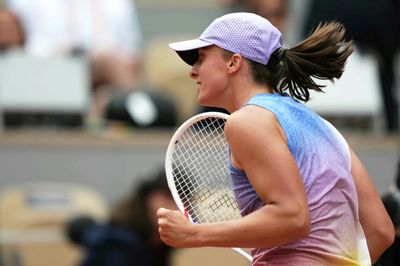 Alcaraz, Sinner Win Roland Garros Openers, Swiatek Makes Strong Start