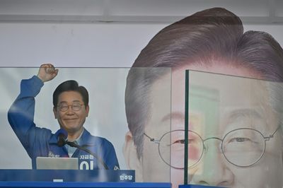 Opposition's Lee Leading South Korea Presidential Race: Poll