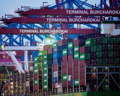 Head of EU executive secures tariffs delay after talk with Trump