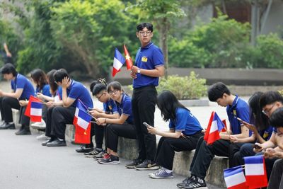 Macron Gives Vietnamese Students A Lesson In 'Impulsive' Superpowers