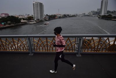 Hundreds turn up in Bangkok park after paying up to £45 for ‘fake’ mini-marathon