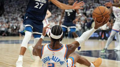 Cameras Caught Shai Gilgeous-Alexander Telling Fan Who Caught His Pass He Was ‘Smart'