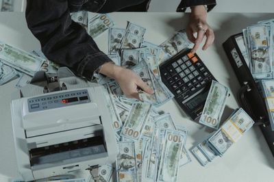 8 Obscene Things Rich People Do to Stay Rich