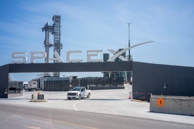 SpaceX lists ‘dishwasher’ and ‘mixologist’ jobs at Starbase City