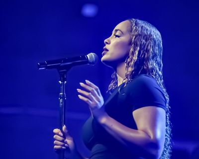 Jorja Smith review – mega-watt charisma powers ambitious new songs