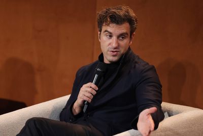 Airbnb CEO Brian Chesky says he went to ‘night school’ for an hour every day with Barack Obama and even turned in homework