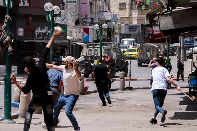 Israeli forces raid foreign exchange shops in occupied West Bank; one dead