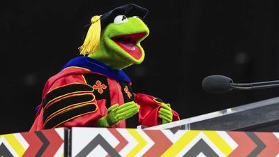 Fox News is so mad that…Kermit the Frog did a commencement speech?