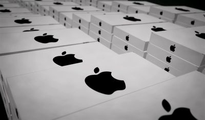 Apple Sinks After New 25% Tariff Announcement—What's The Bottom?