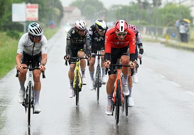 Josh Tarling abandons Giro d'Italia after early break on stage 16 ends with crash