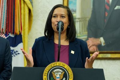 DC mayor seeks business-friendly policies to spark growth amid loss of up to 40,000 federal jobs