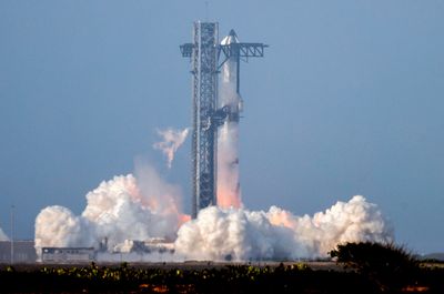 SpaceX’s Starship test flight loses control 30 minutes after launch