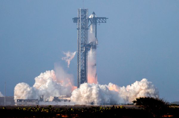 SpaceX’s Starship test flight loses control 30 minutes after launch
