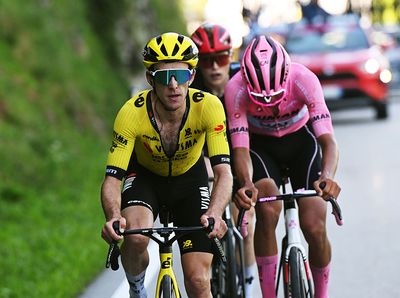 Simon Yates makes substantial GC move to close gap to maglia rosa at Giro d'Italia with help from Wout van Aert