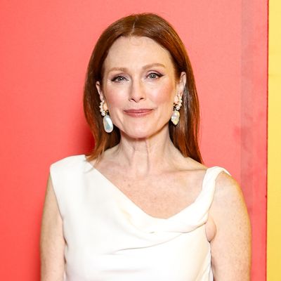 Julianne Moore Is a Summer Siren With Her Fresh, Bouncy Bob