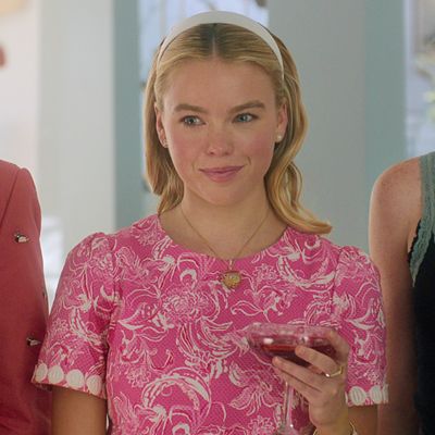 Why Simone's Nantucket Basket Necklace Is the Most Authentic 'Sirens' Status Symbol