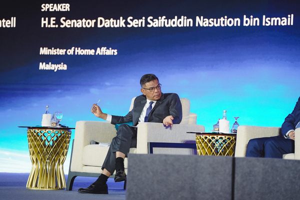 Malaysia will work with both the U.S. and China in developing AI, says top minister