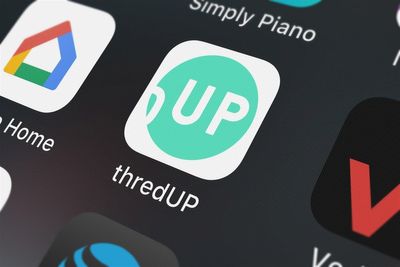 ThredUp Stock Reverses on AI Buzz, Eyes Double-Digit Gains