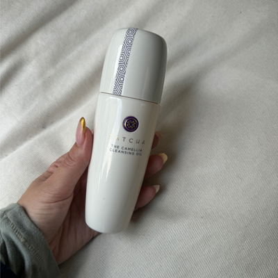 As someone who is breakout-prone, I’ve never been able to use oil cleansers until now—this one is truly non-comedogenic