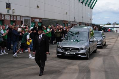 Fans applaud as Sir Tom Farmer’s hearse passes Easter Road