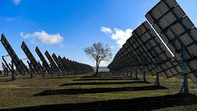 EU on track to meet 2030 emissions goal thanks to strong progress on renewables