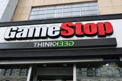 Investors flee GameStop following $500 million Bitcoin splurge