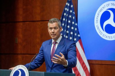 Air traffic control system must be improved to prevent problems like Newark airport, officials say