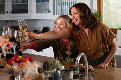 Netflix has a fizzy Amy Poehler movie tucked away that's full of charm — and it's based on Poehler's own weekends away with friends!