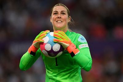 Why is Mary Earps retiring from England now?