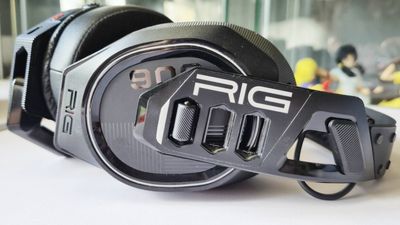 Nacon RIG 900 Max HS review - "convenience and comfort all rolled into one great sounding PS5 headset"