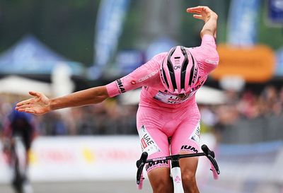 Giro d'Italia: Isaac del Toro rebounds to win stage 17
