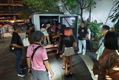 Foreign women arrested for prostitution on Soi Nana