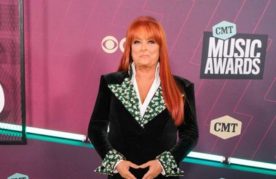 Wynonna Judd says touring immediately after her mom Naomi's suicide helped with her grief