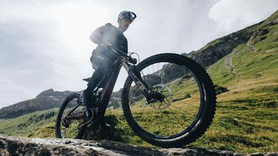 I Seriously Want This New E-Mountain Bike From Specialized