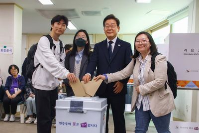 South Koreans turn out in huge numbers for early voting after months-long political crisis