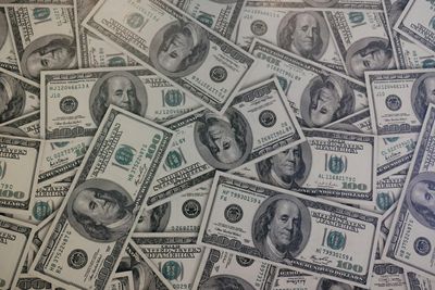 The $10K-a-Month Fantasy: Why Finance Influencers Are Lying to You