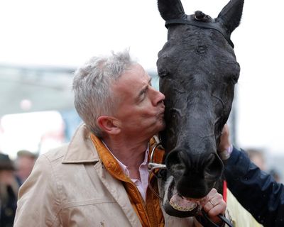 Michael O’Leary to get €100m bonus under deal to keep him at Ryanair