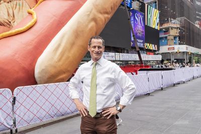 Weiner defends Pelosi stock trading