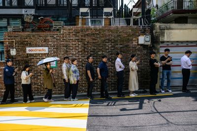 South Koreans Vote Early In Record Numbers In Poll Triggered By Martial Law