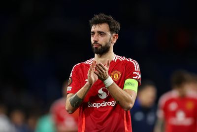 Manchester United: Bruno Fernandes 'seriously considering' Saudi move as Al Hilal bid £80m